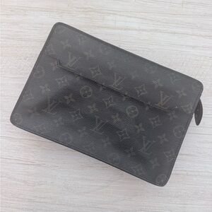 Louis Vuitton Poche Toilette